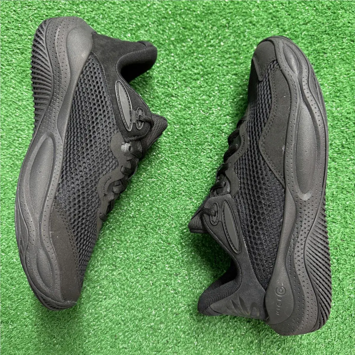 Under Armour shoes - Curry Splash 24 Suede Black - 3028192-001 - Black 1