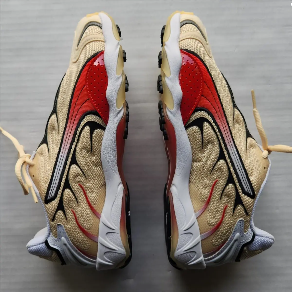 Puma shoes - PUMA Inhale - Inhale - Beige, Red and Black 1