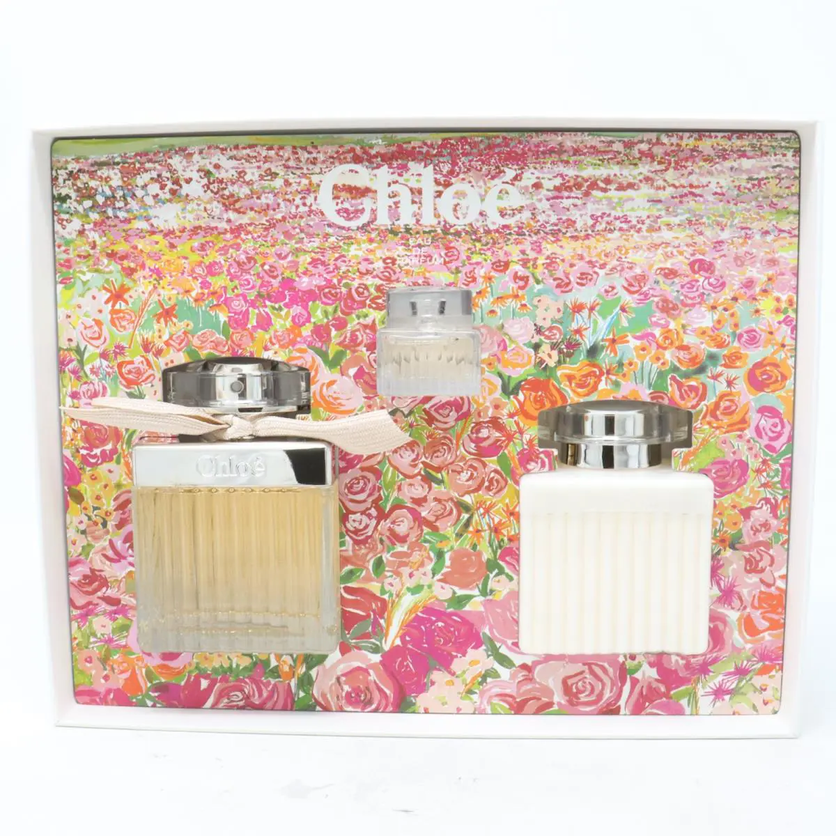Chloe Signature 3pc Gift Set For Women75ml Edp + 5ml Edp + 100ml Lotion