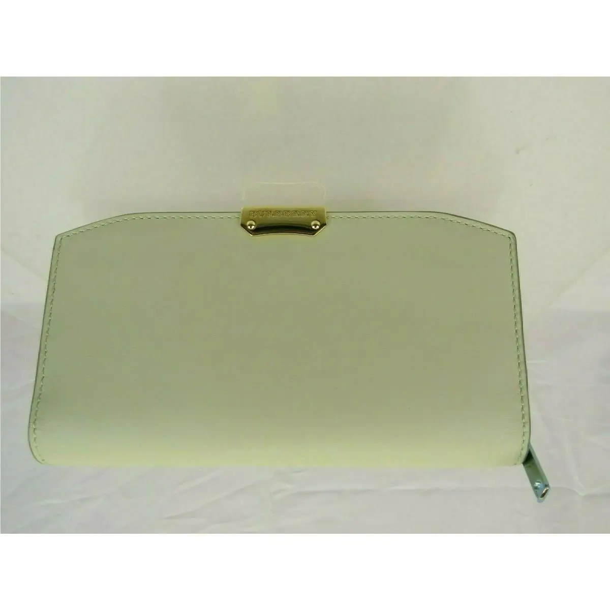 Burberry Alvington Limestone Smooth Leather Gold Logo Zip Around Wallet Italy