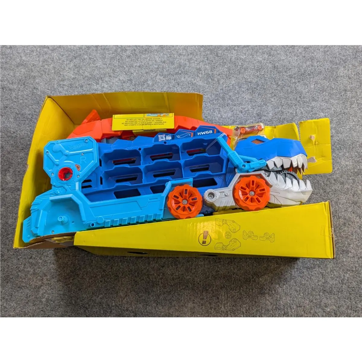 Hot Wheels City Toy Car Track Set Ultimate T-rex Transporter Hauler Transform