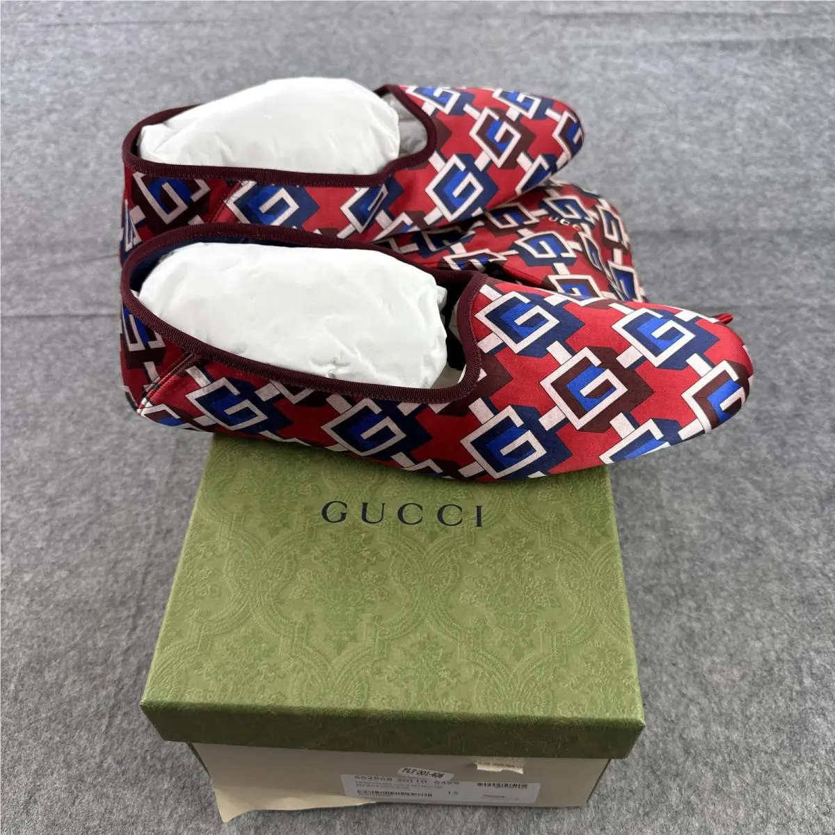 Gucci Satin Voyage Eco Slippers Mens Size 15 Red Geometric Travel Slip On