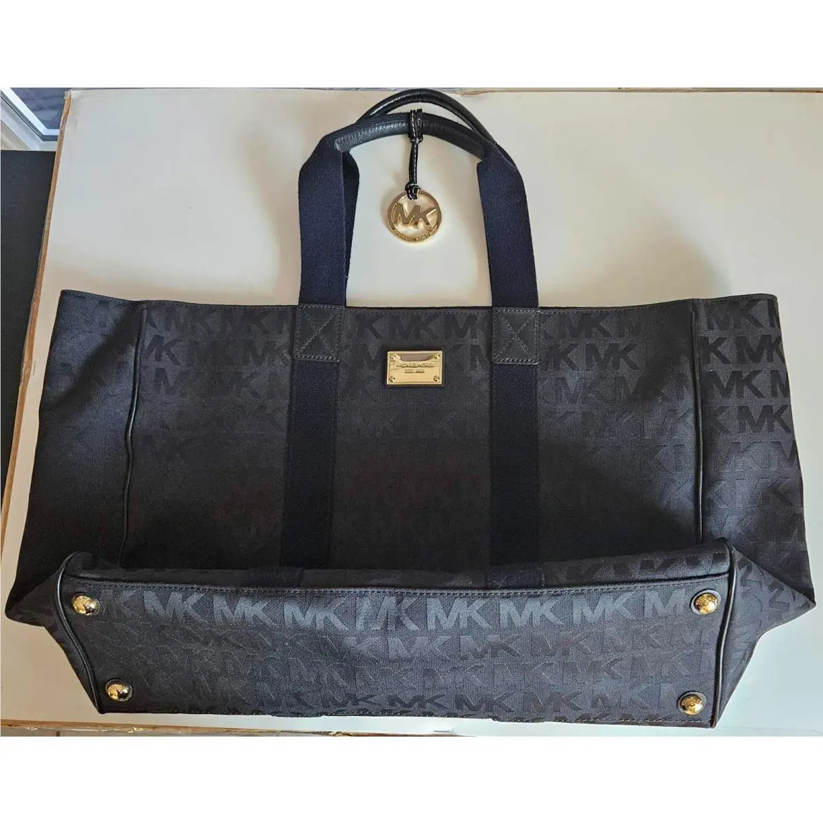 Michael Kors Women`s Weekend Tote Black Large 18 x 13.5 MK Logo