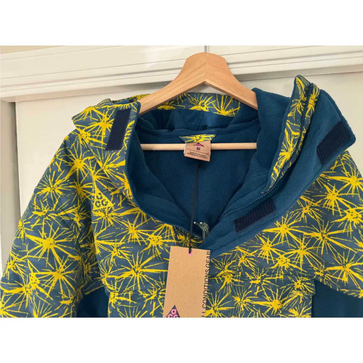 Nike clothing - Sports - Sports - Yellow 3