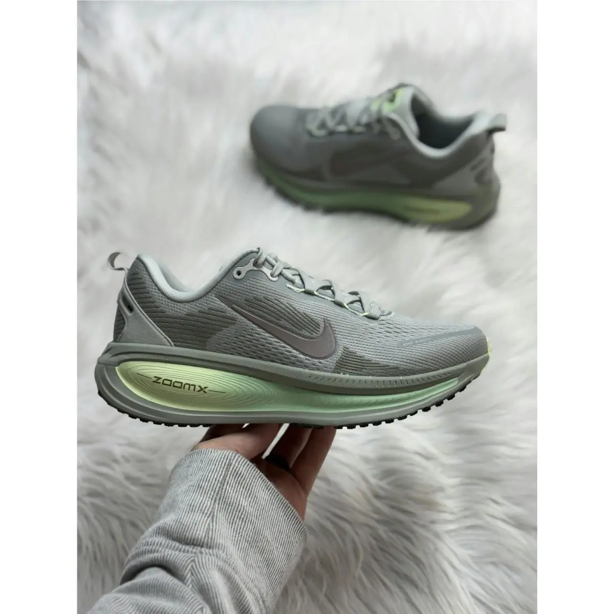 Nike shoes - Vomero 18 Light Silver Barely Volt Olive - HM6803-002 - Gray 4