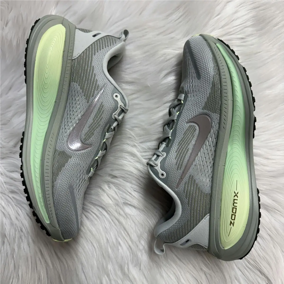 Nike shoes - Vomero 18 Light Silver Barely Volt Olive - HM6803-002 - Gray 5