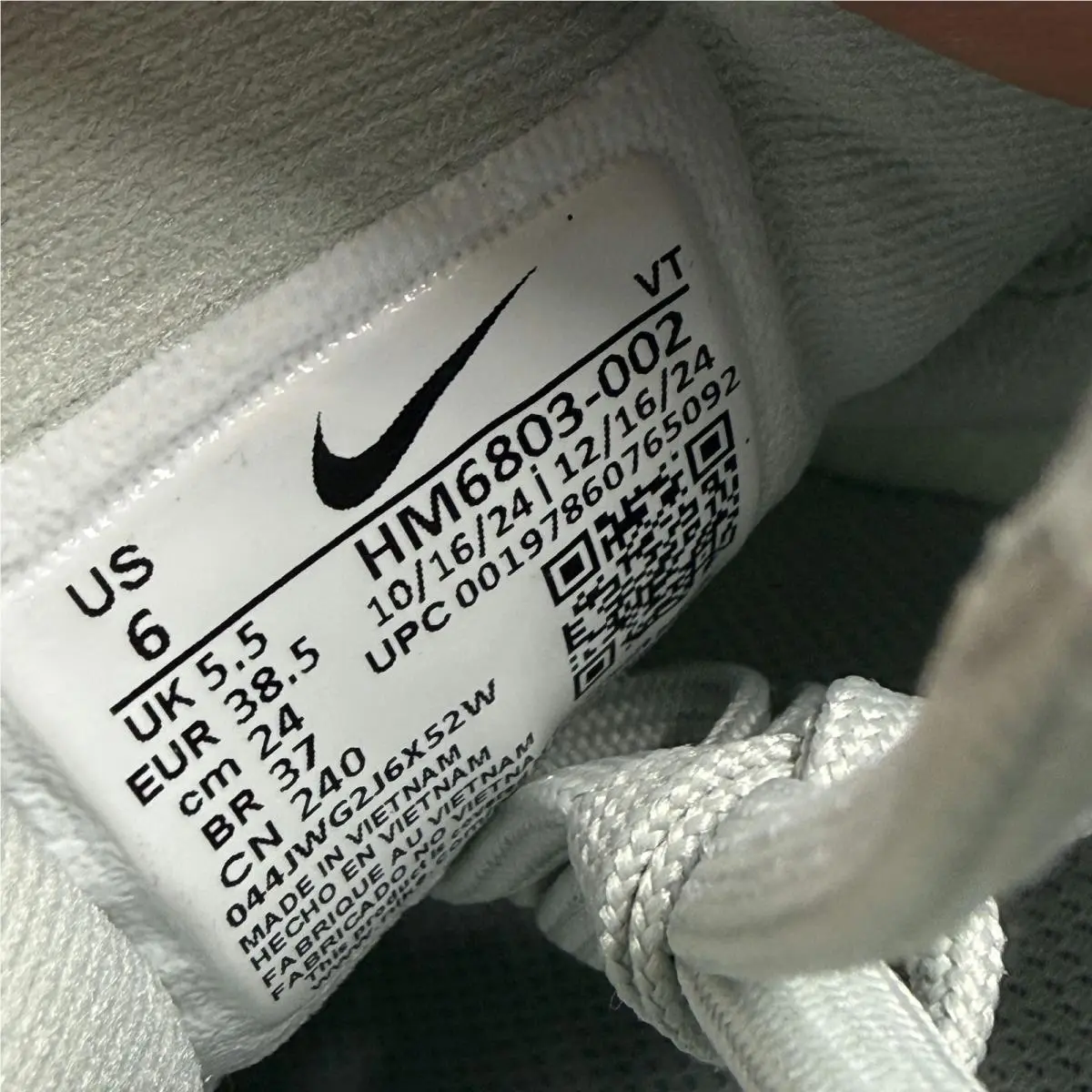 Nike shoes - Vomero 18 Light Silver Barely Volt Olive - HM6803-002 - Gray 8