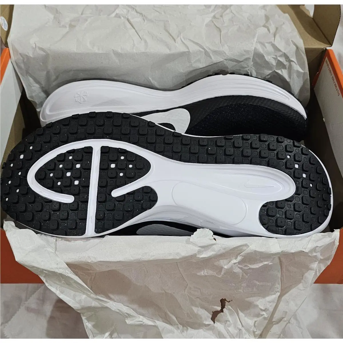 Nike shoes - Nike Revolution 8 - Revolution - HJ8484-001 - Black 4