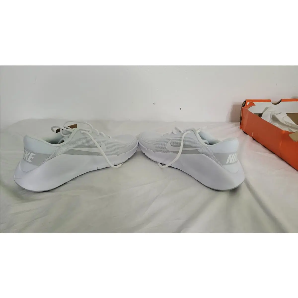 Nike shoes - HV9972 100 - White/Photon Dust/White 4