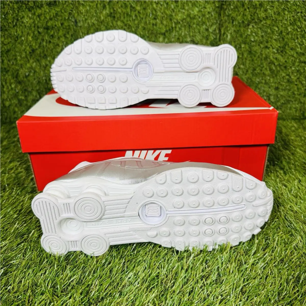 Nike shoes - Nike Shox R4 - Shox - White 4