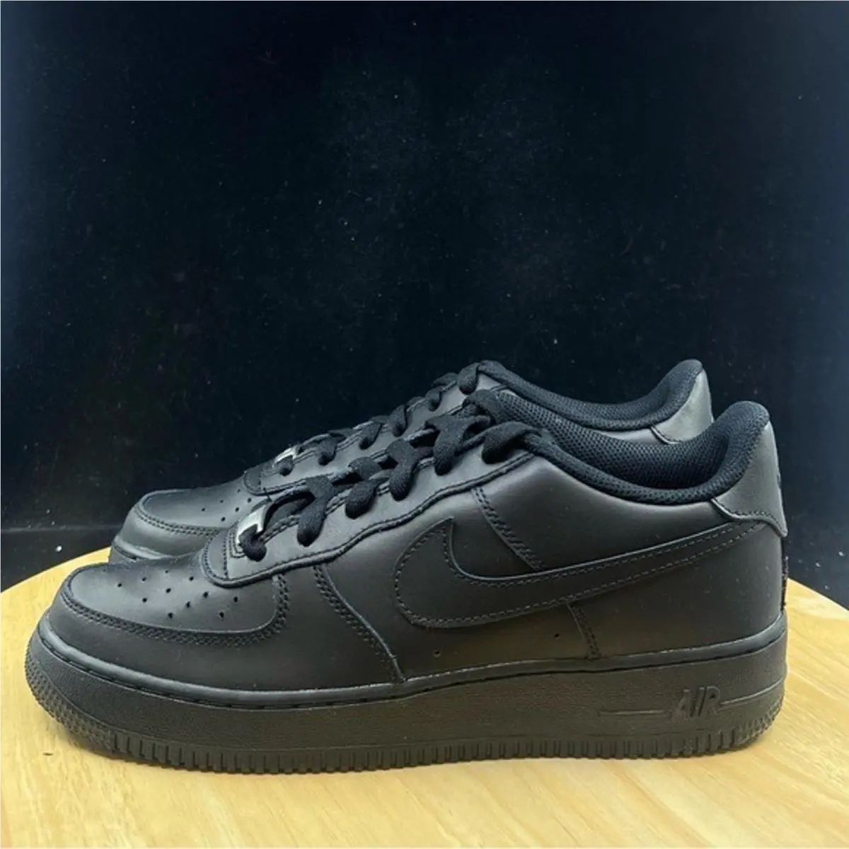 Nike shoes - Black 1