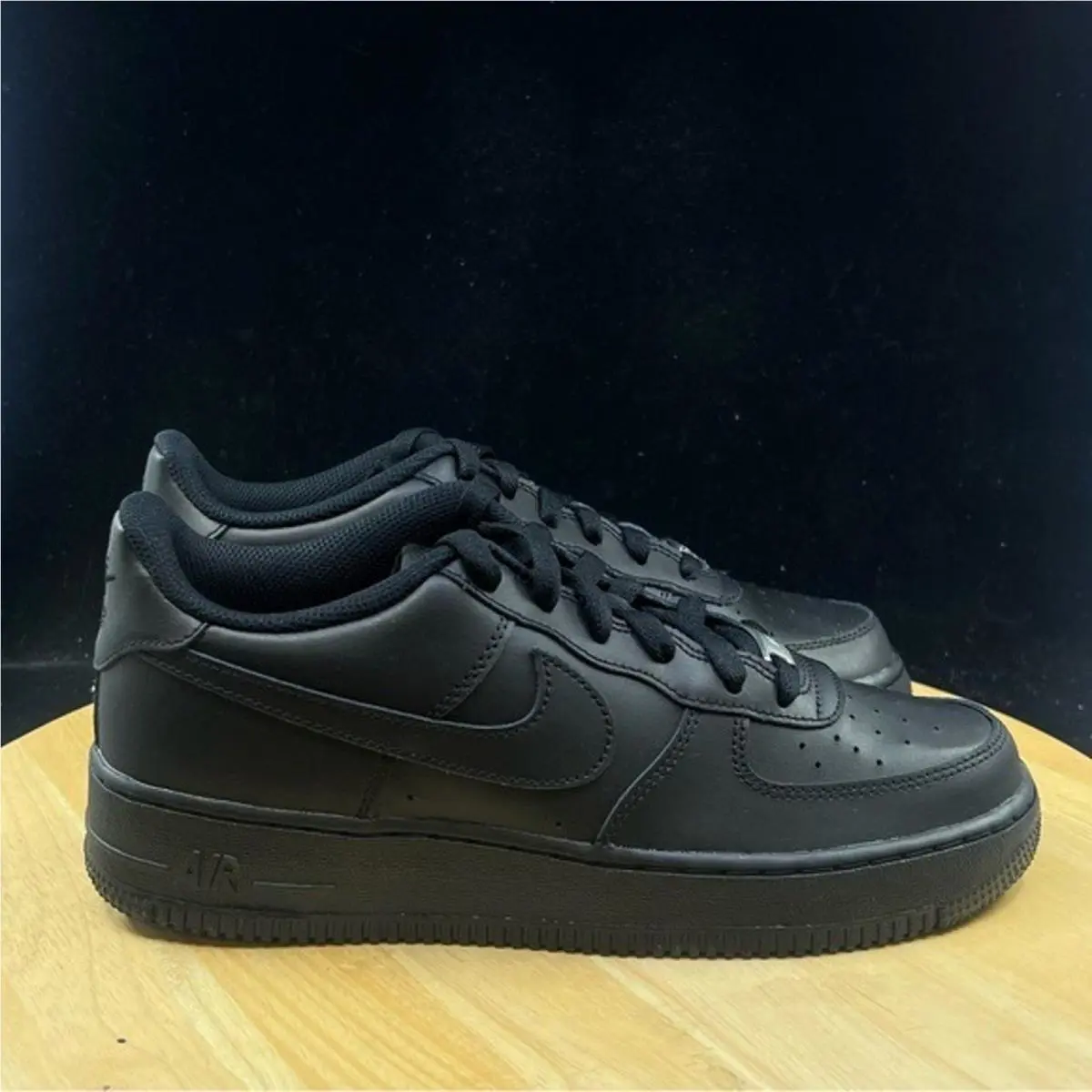 Nike shoes - Black 2