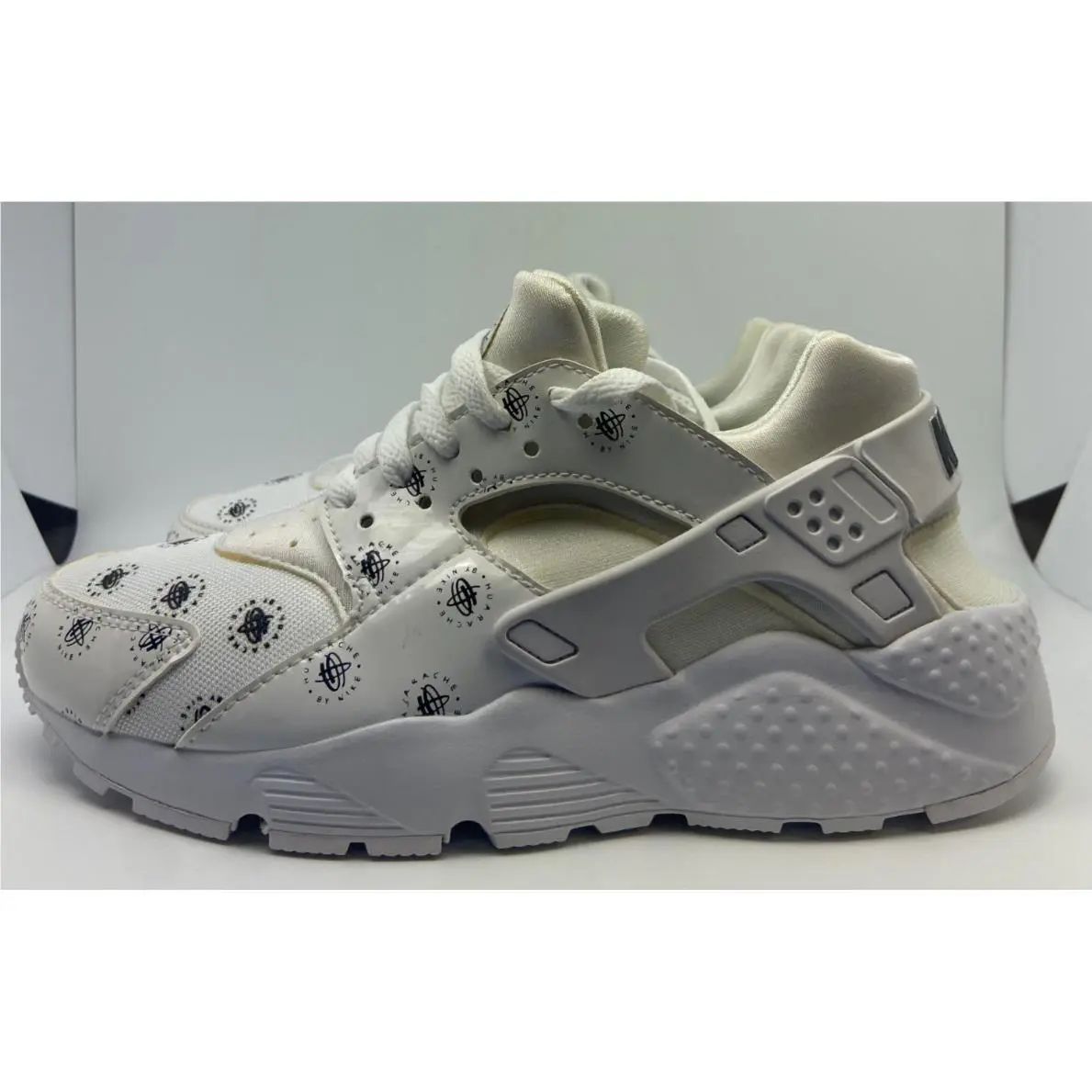 Nike shoes - White (UPC: 826216234370) 2