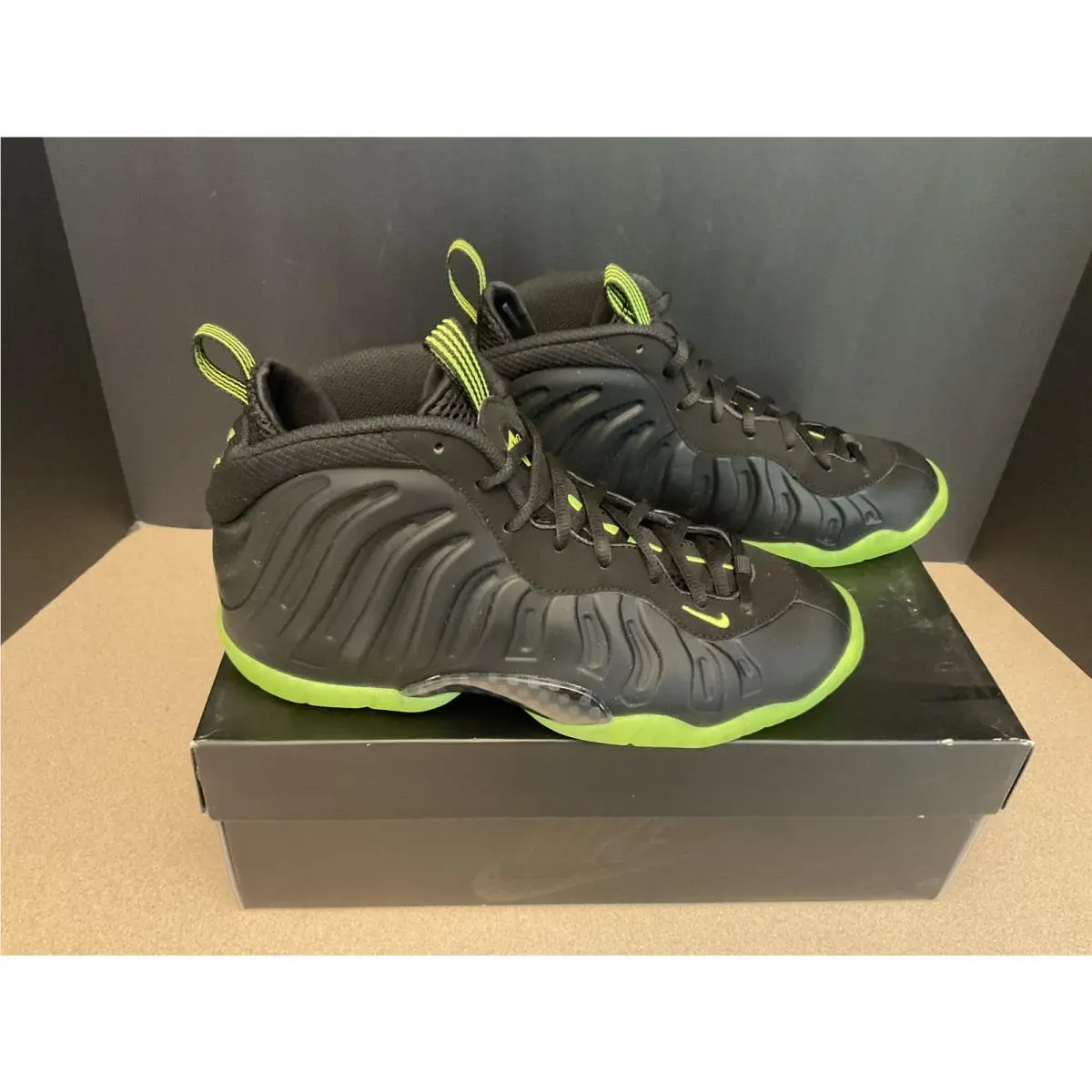 Youth’s Nike Foamposite Little Posite One ‘black Volt’ GS Shoes. Size 6.5Y