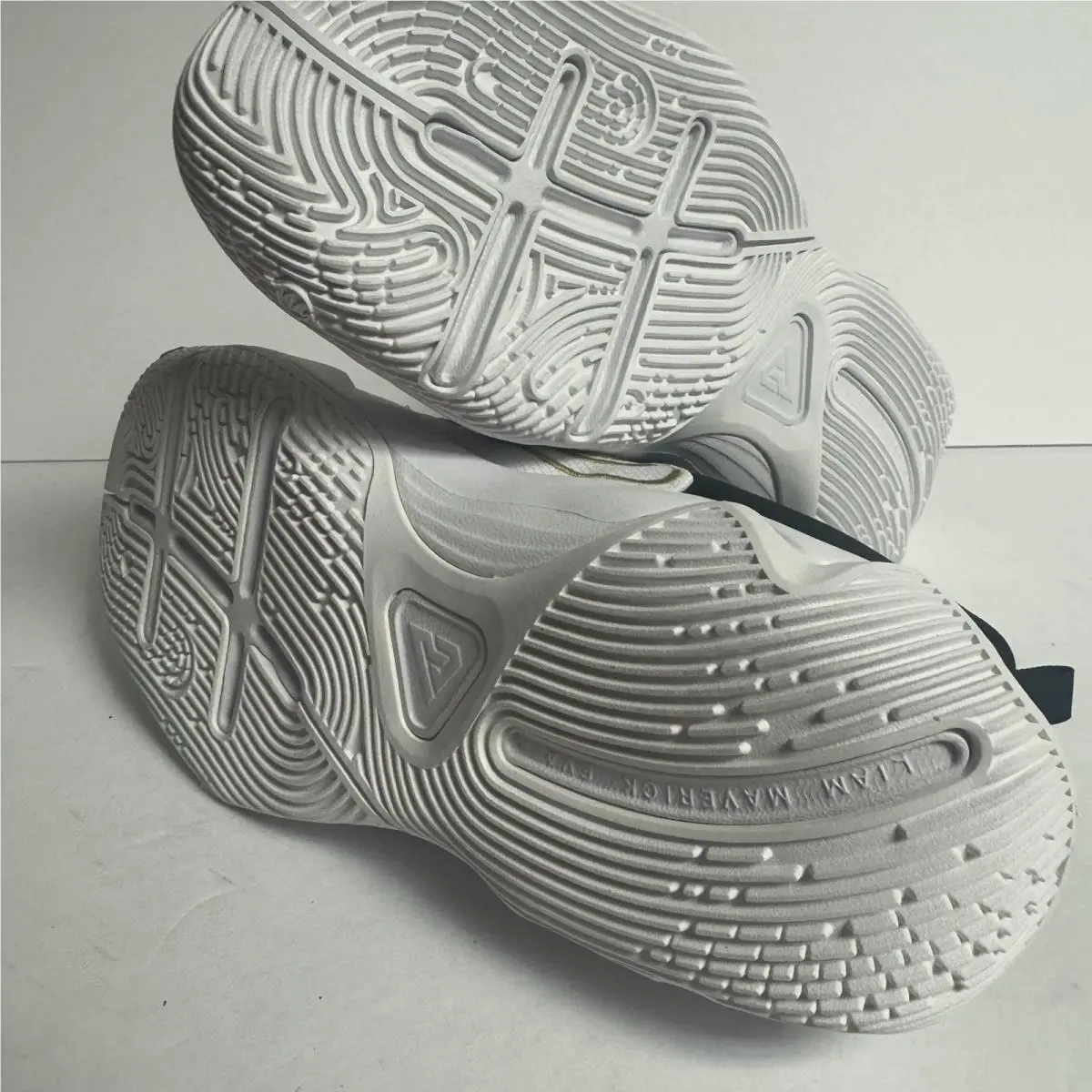 Nike shoes - White 3