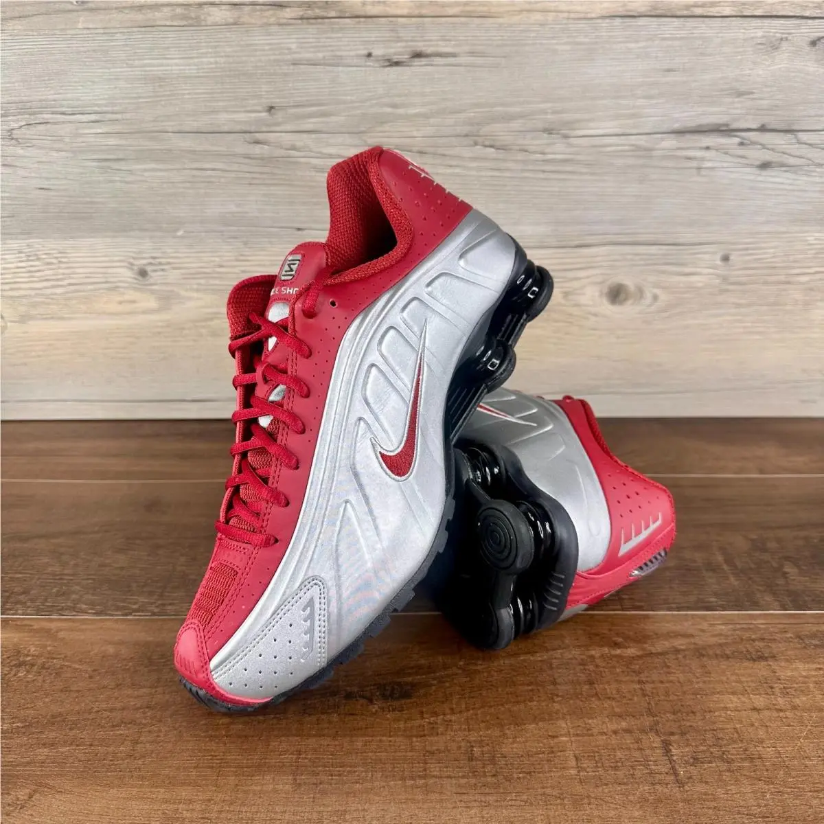 Nike Shox R4 Mens Size 10 Metallic Silver Black Team Crimson HQ1988 009