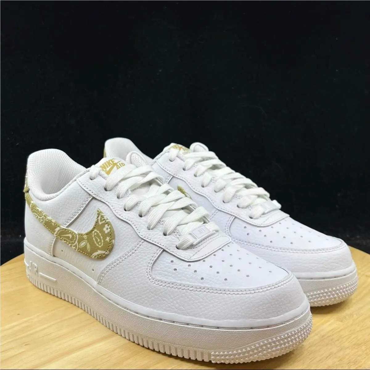 Nike shoes - White 2