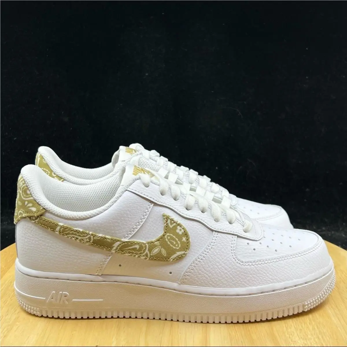 Nike shoes - White 3