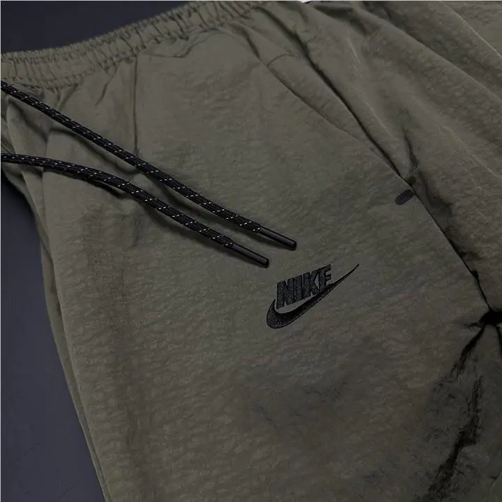Nike clothing - Nike NSW Tech Essentials - NSW Tech Essentials - Green 0