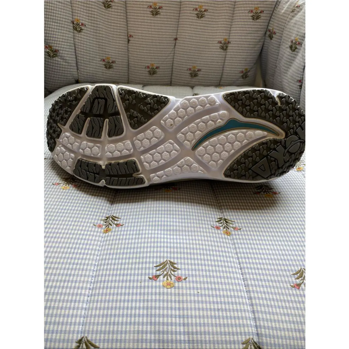 Hoka shoes - Hoka One One Bondi - One One Bondi - DJ3056-001 - White 4