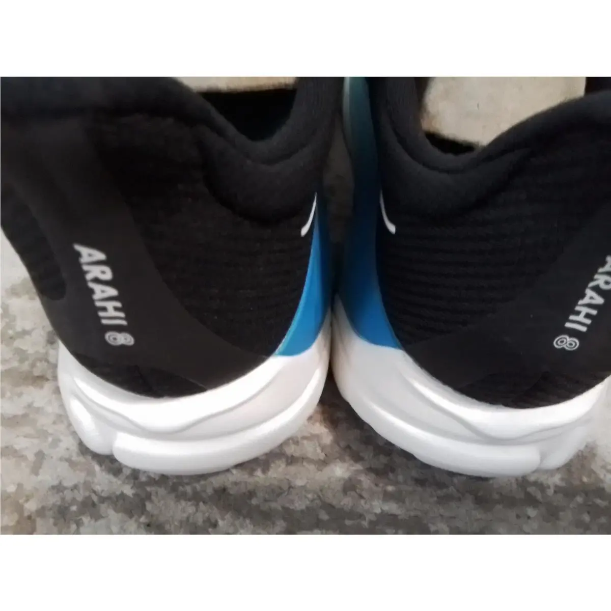 Hoka shoes - Hoka One One Arahi 8 - Black 8