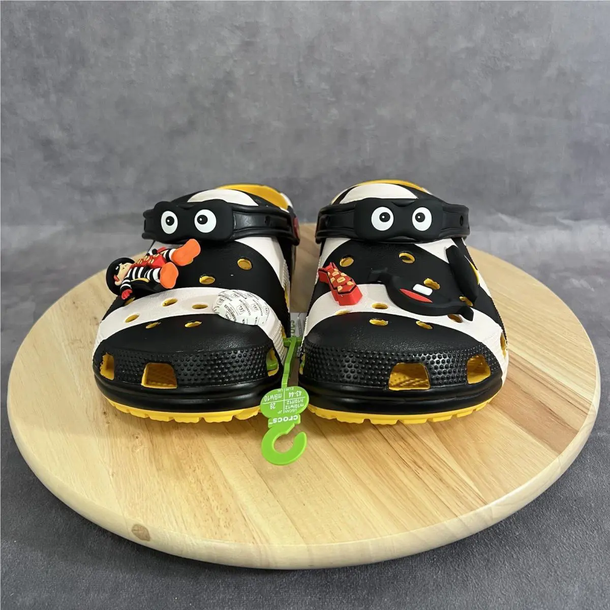 Crocs shoes - Crocs McDonald `s Hamburglar - McDonald Hamburglar - Black 0