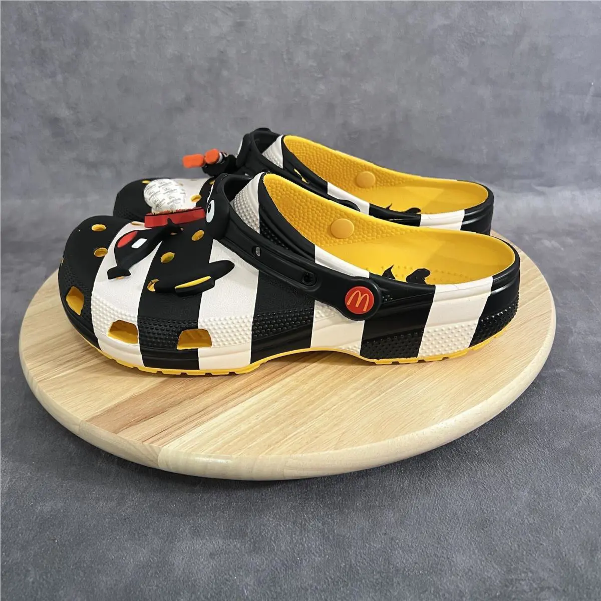 Crocs shoes - Crocs McDonald `s Hamburglar - McDonald Hamburglar - Black 1