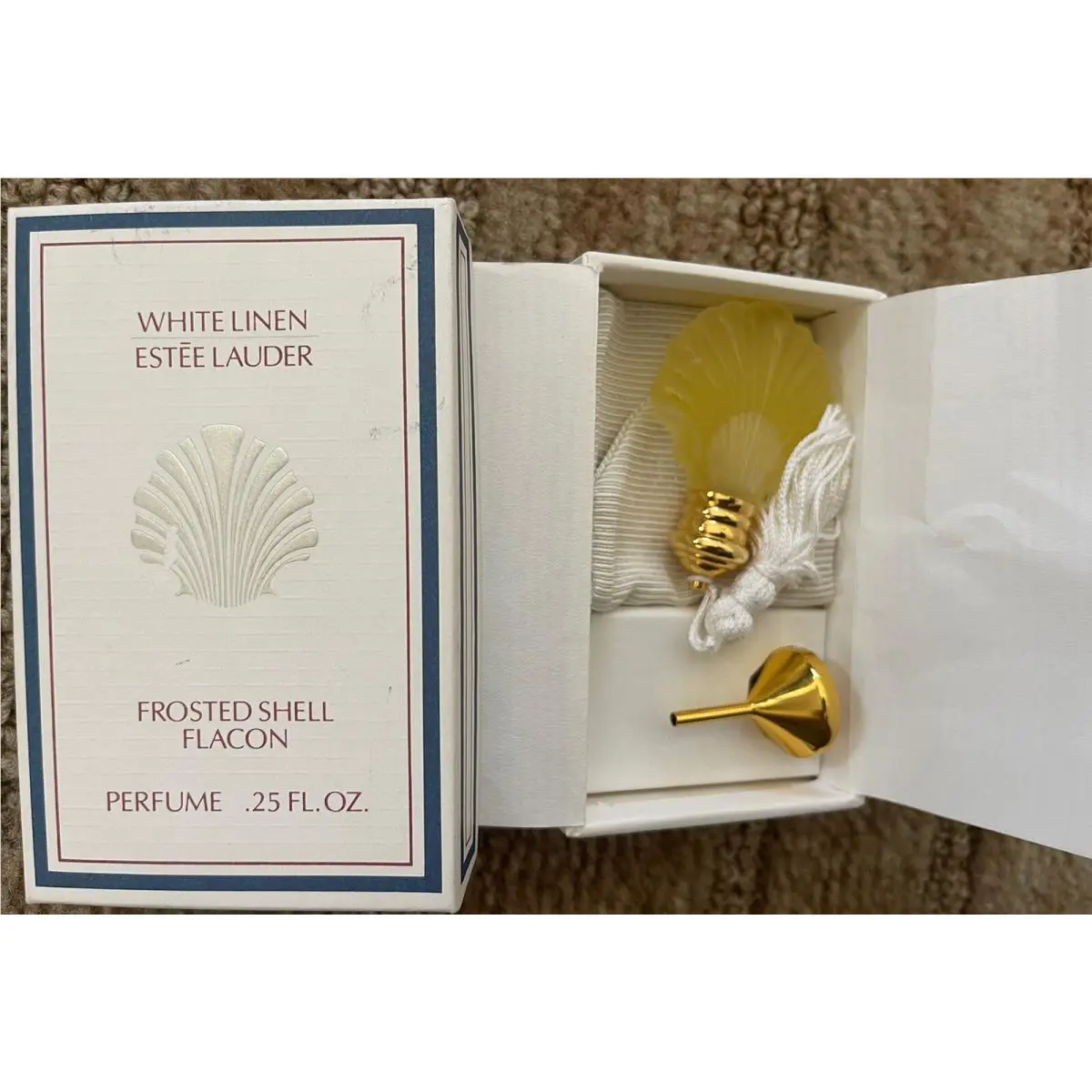 Vtg White Linen by Estee Lauder 7 ml 1/4 oz Frosted Shell Pure Perfume Flacon