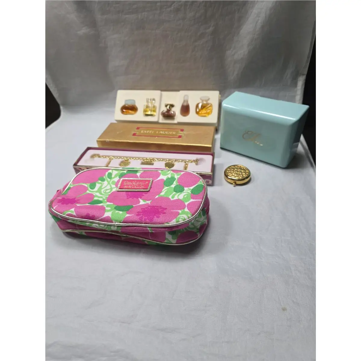 Estee Lauder Perfumes Charm Bracelet Lucidity Compact Powder Box Pulitzer Bag