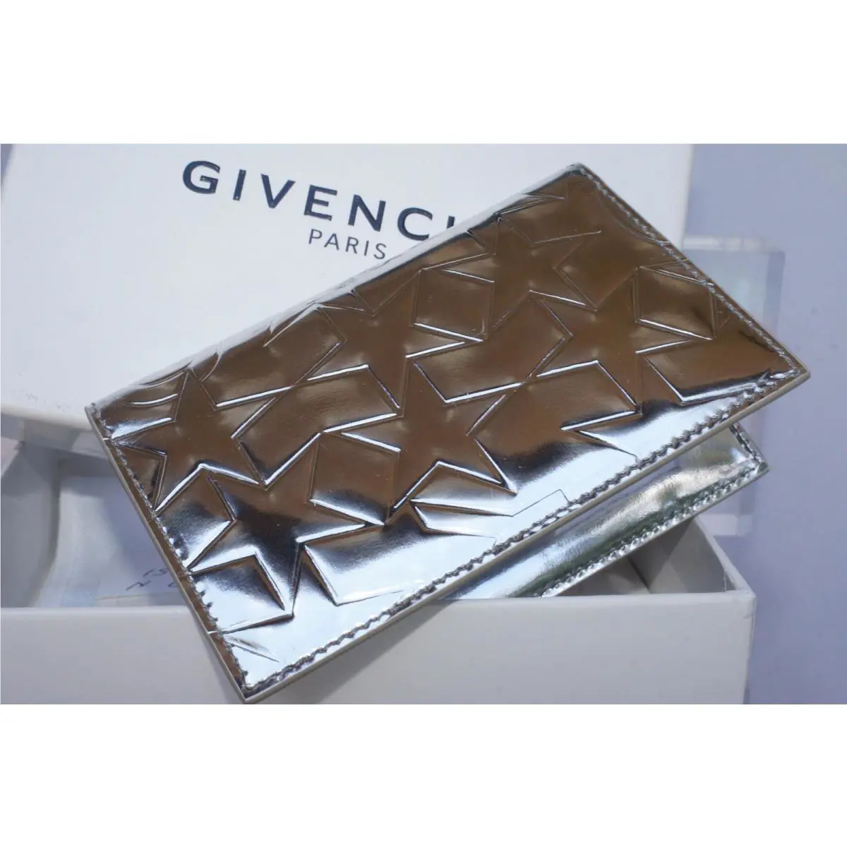 Givenchy Men`s Wallet Credit Card Bi-fold CC Holder Silver