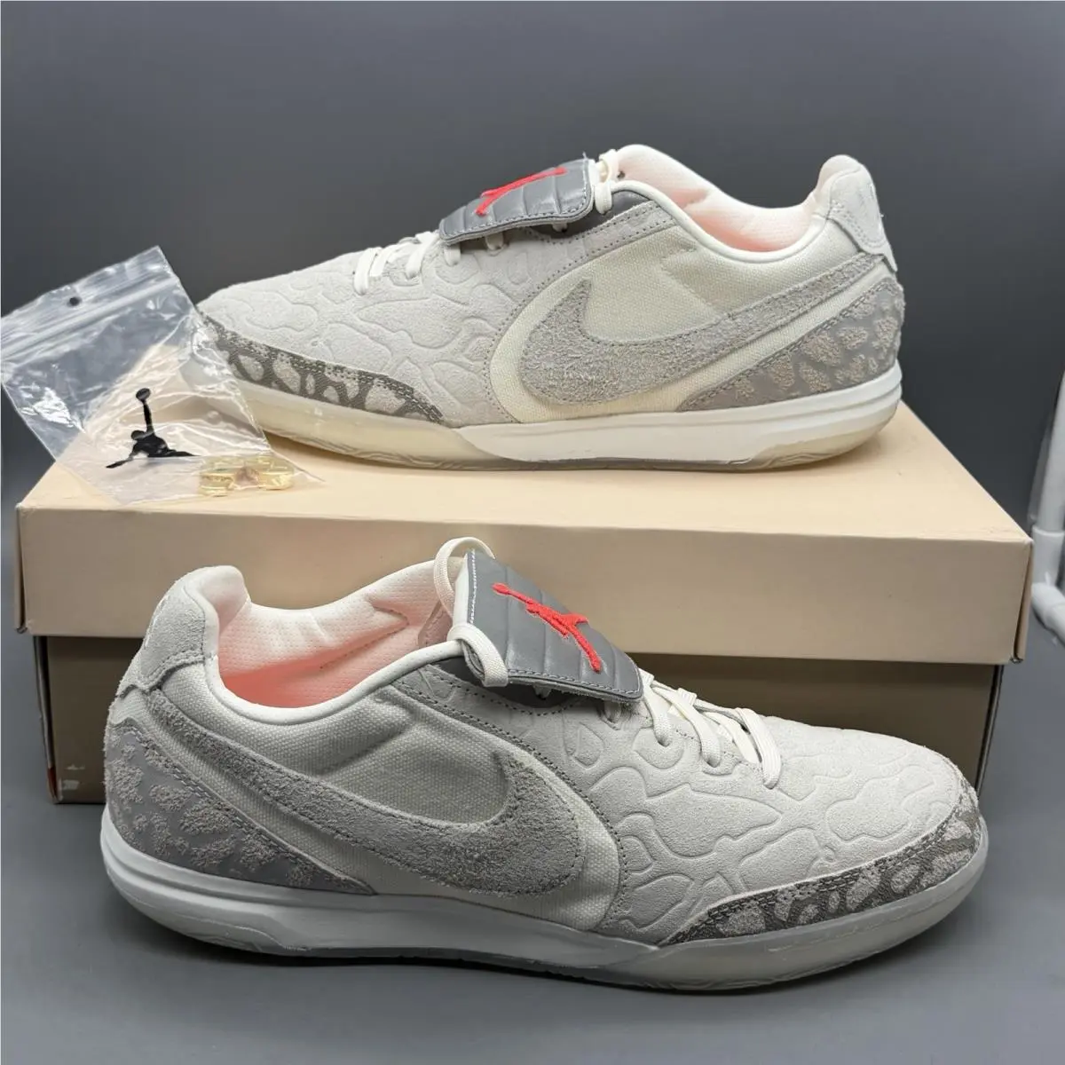 Jordan Tiempo Streetgato SE Men’s 9 Indoor Soccer Shoes Phantom Infrared 23