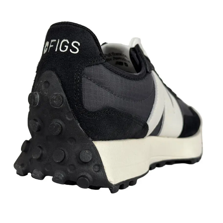 New Balance shoes - New Balance 327 - Black 3