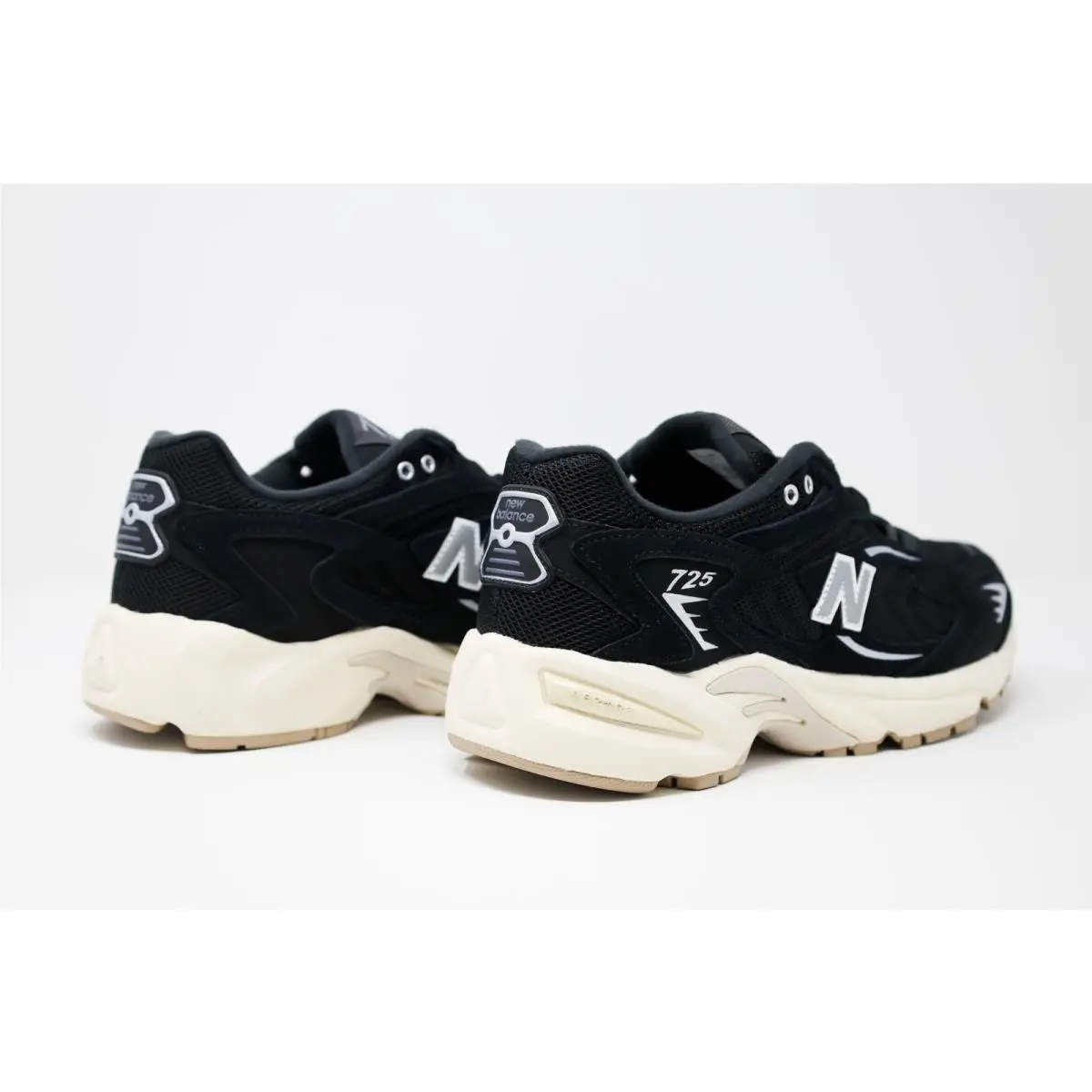 New Balance shoes - New Balance 725 - Black 2