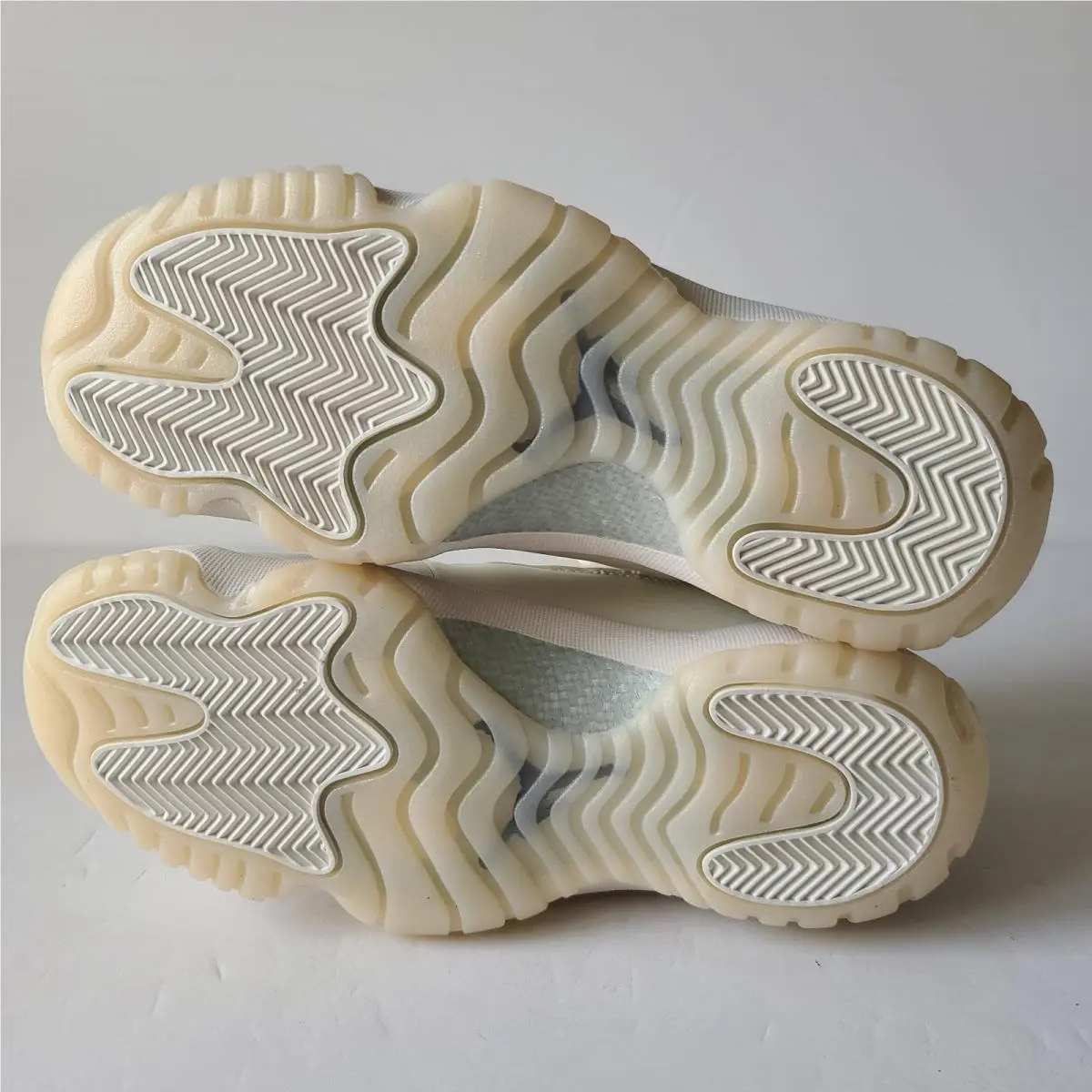 Nike shoes - Air Jordan 11 - Air - AR0715-110 - White 3