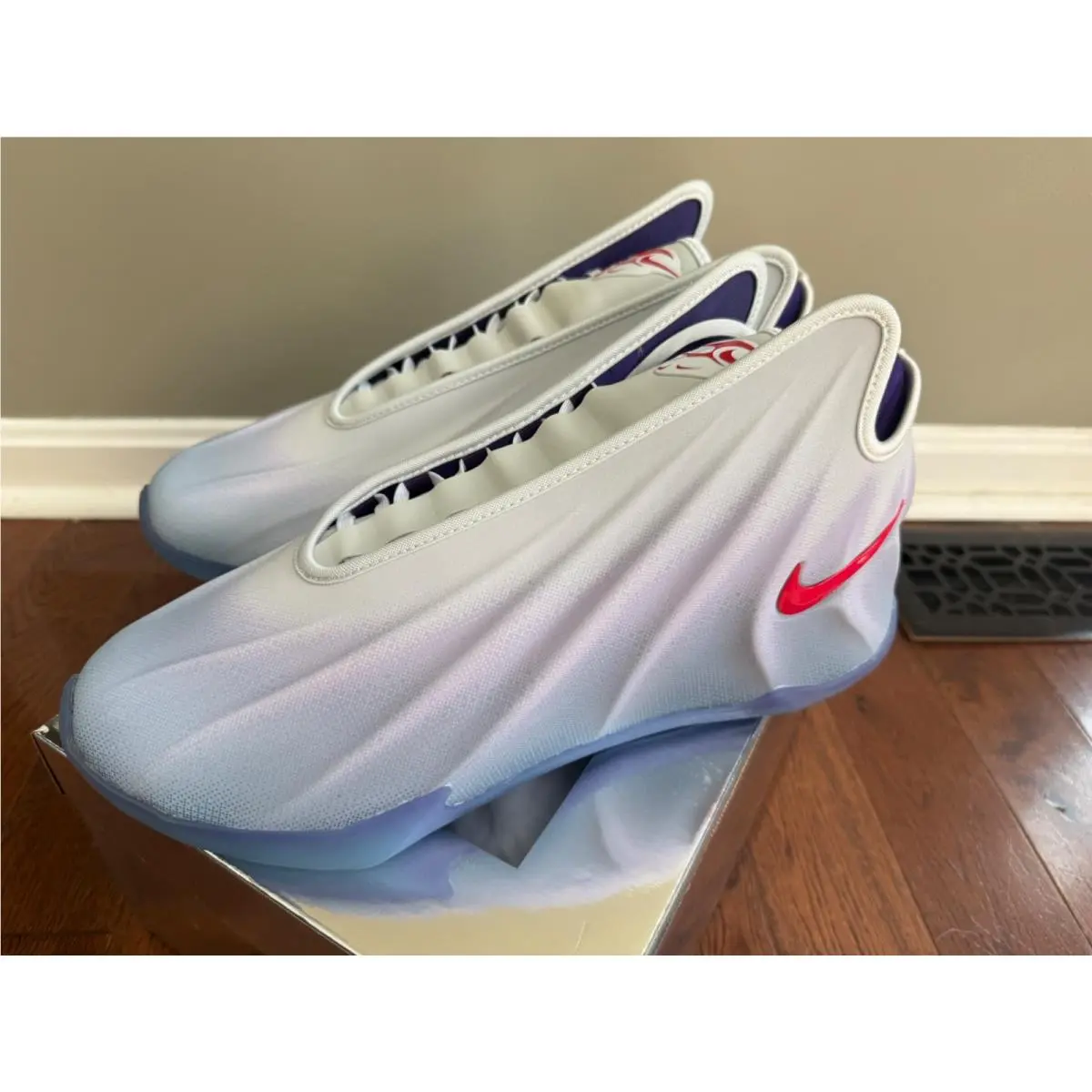 Nike Reserve GT Future Swooshman Size 13 Metallic Silver Swoosh Man IQ7277