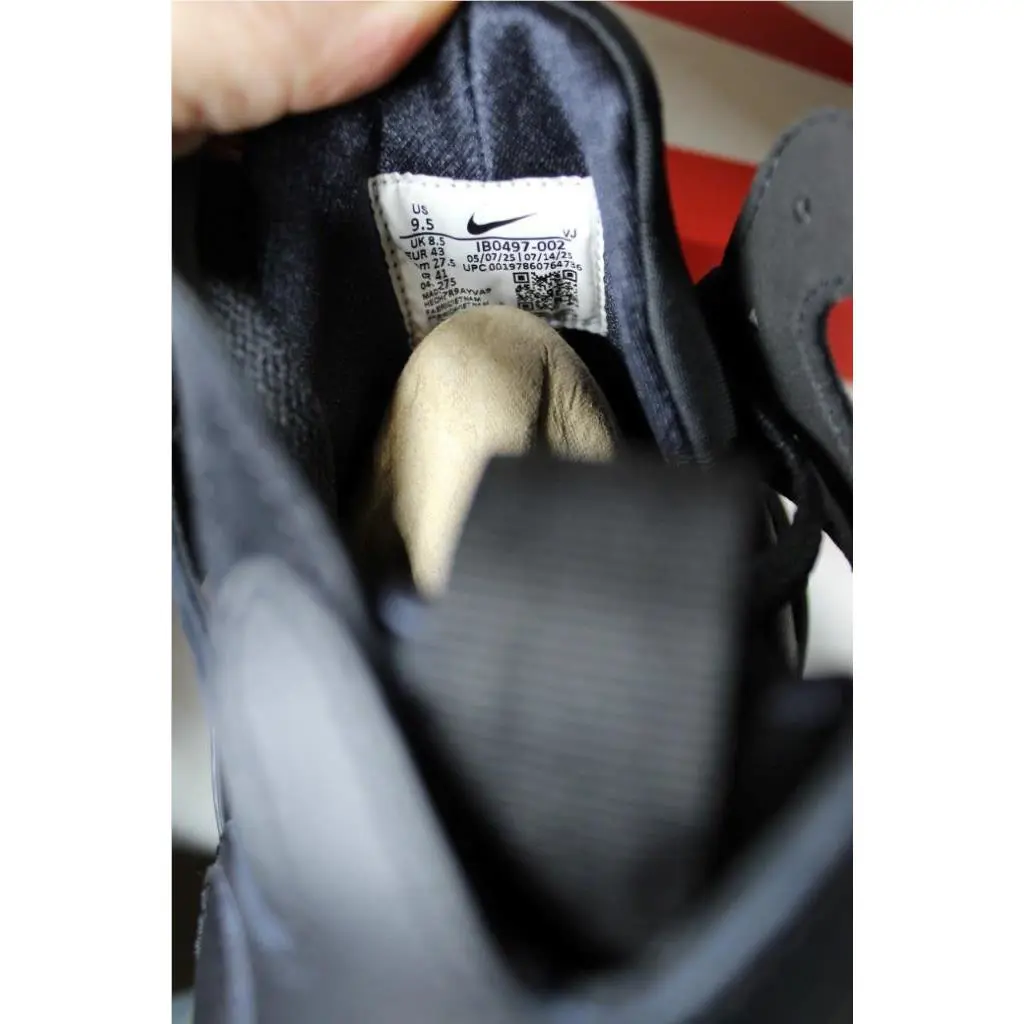 Nike shoes - Black 3