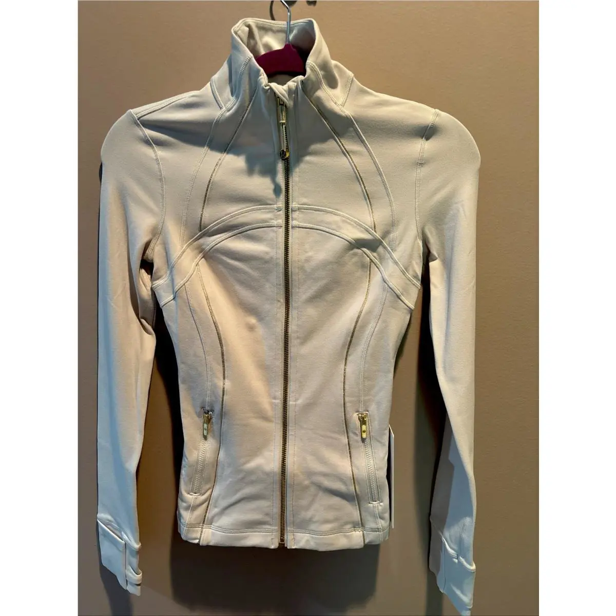 Lululemon clothing - Bone/gold 1