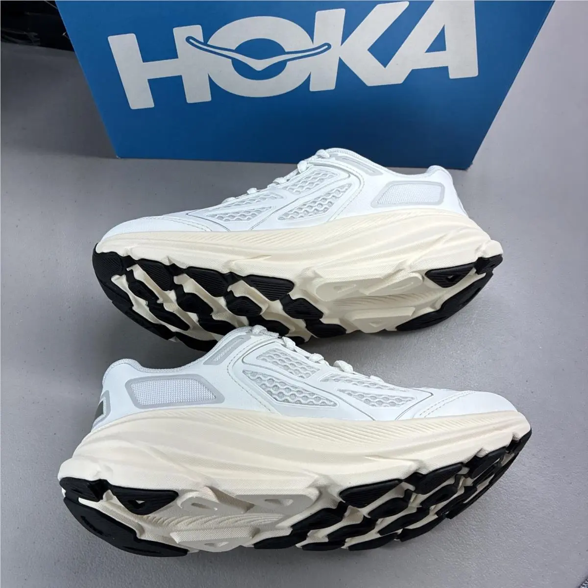 Hoka shoes - Hoka One One Clifton 9 - 1155370-FCG - White 0