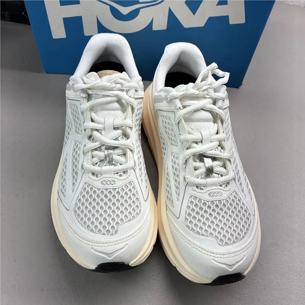 Hoka shoes - Hoka One One Clifton 9 - 1155370-FCG - White 1