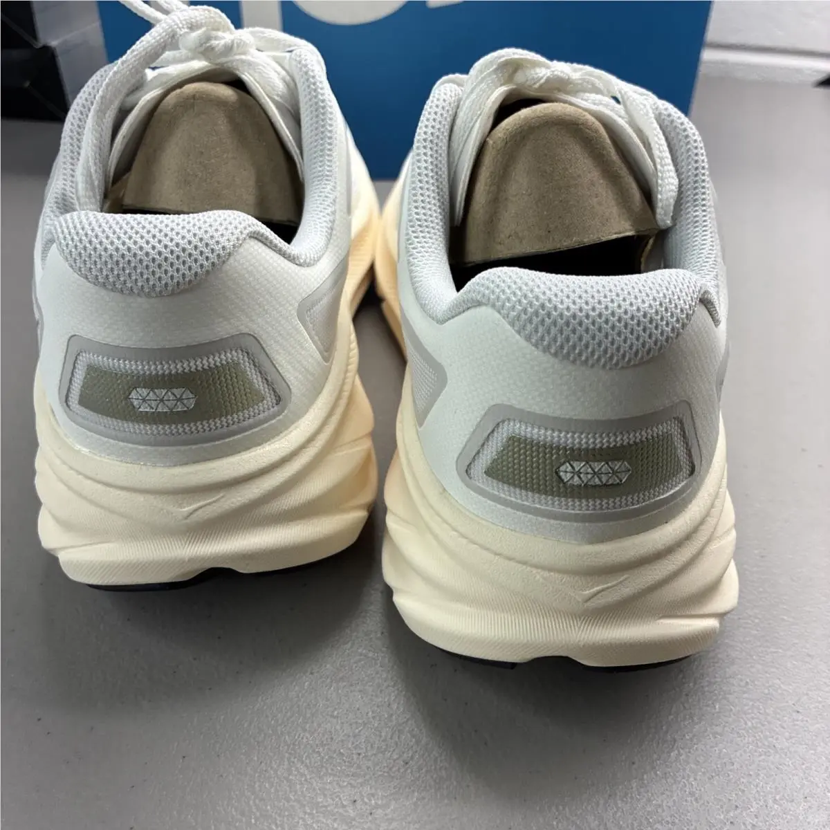 Hoka shoes - Hoka One One Clifton 9 - 1155370-FCG - White 2