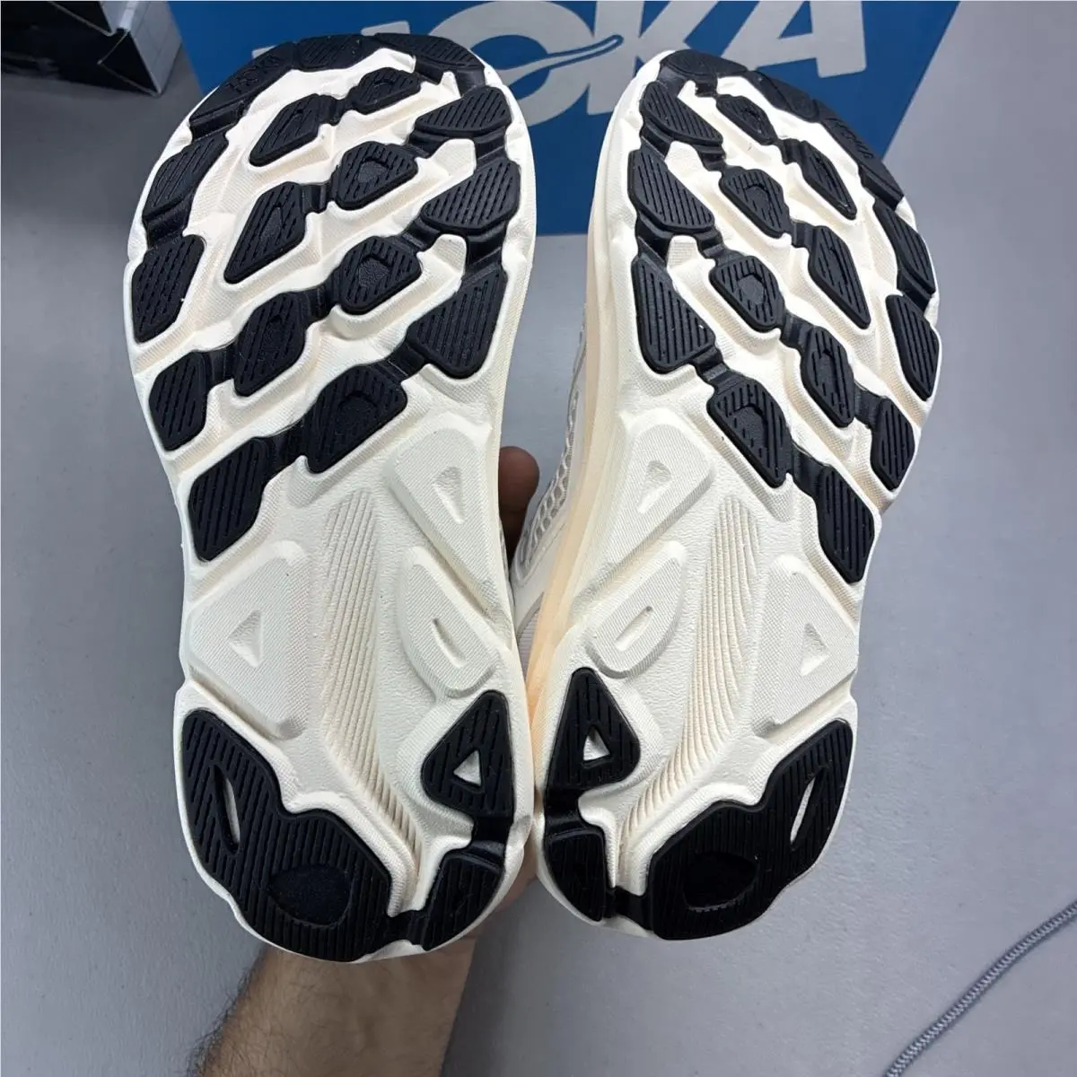 Hoka shoes - Hoka One One Clifton 9 - 1155370-FCG - White 4