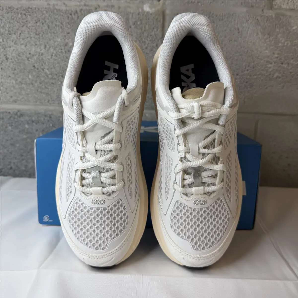 Hoka shoes - Hoka One One Clifton 9 - 1155370-FCG - White 1