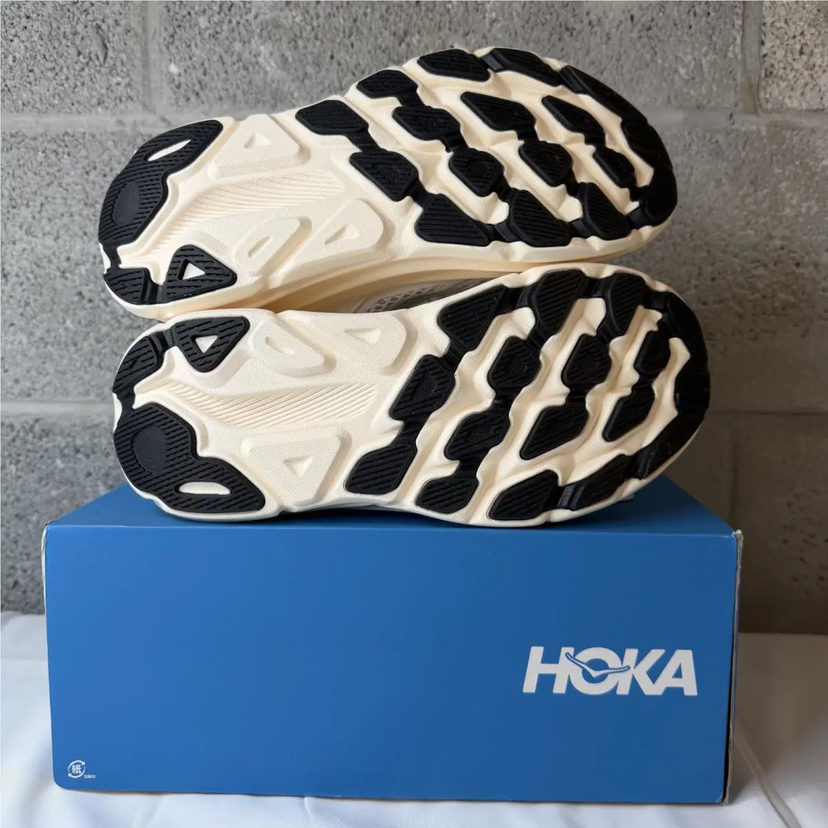 Hoka shoes - Hoka One One Clifton 9 - 1155370-FCG - White 2