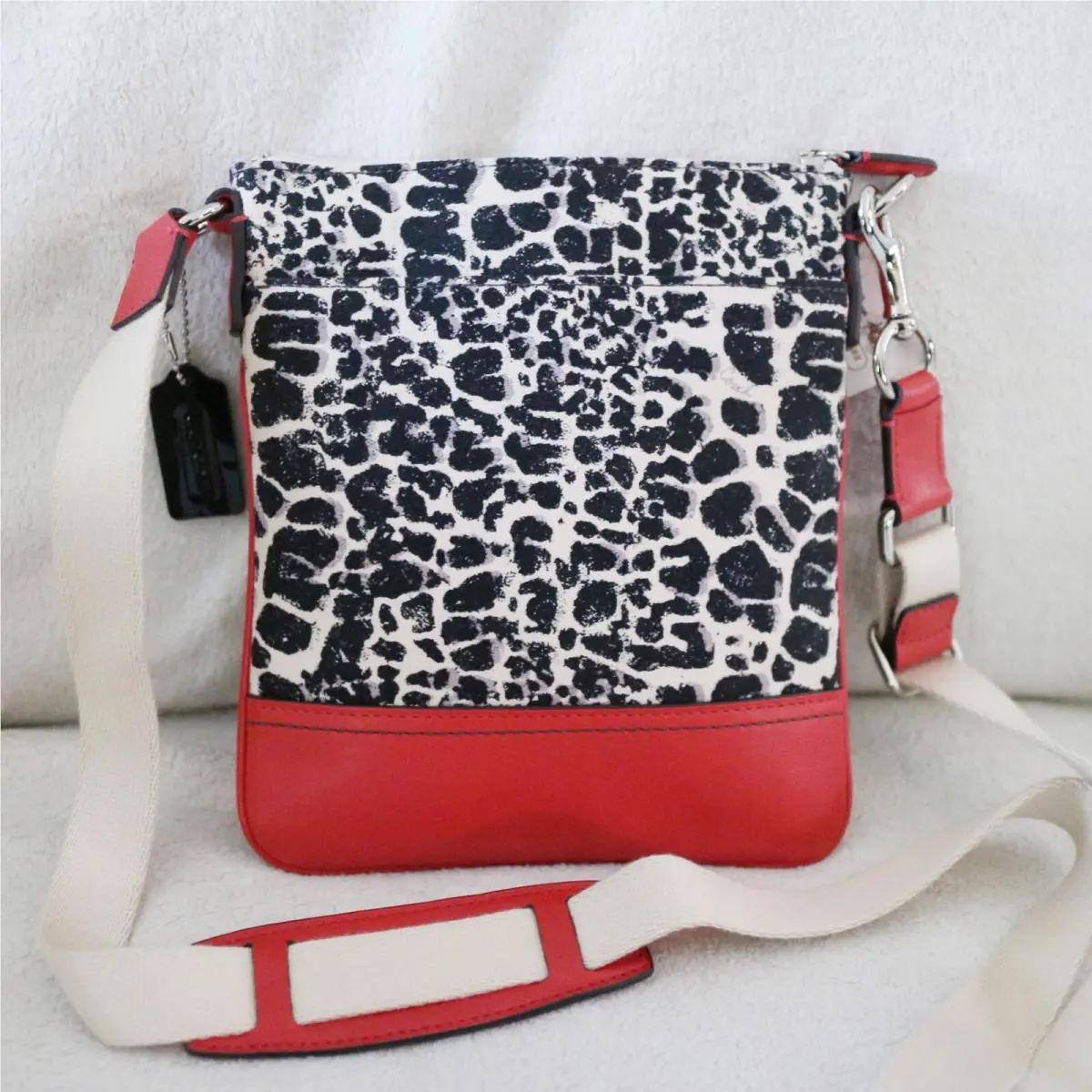 Coach 48006 Ocelot Leopard Red Black Crossbody Swing Bag Swingpack