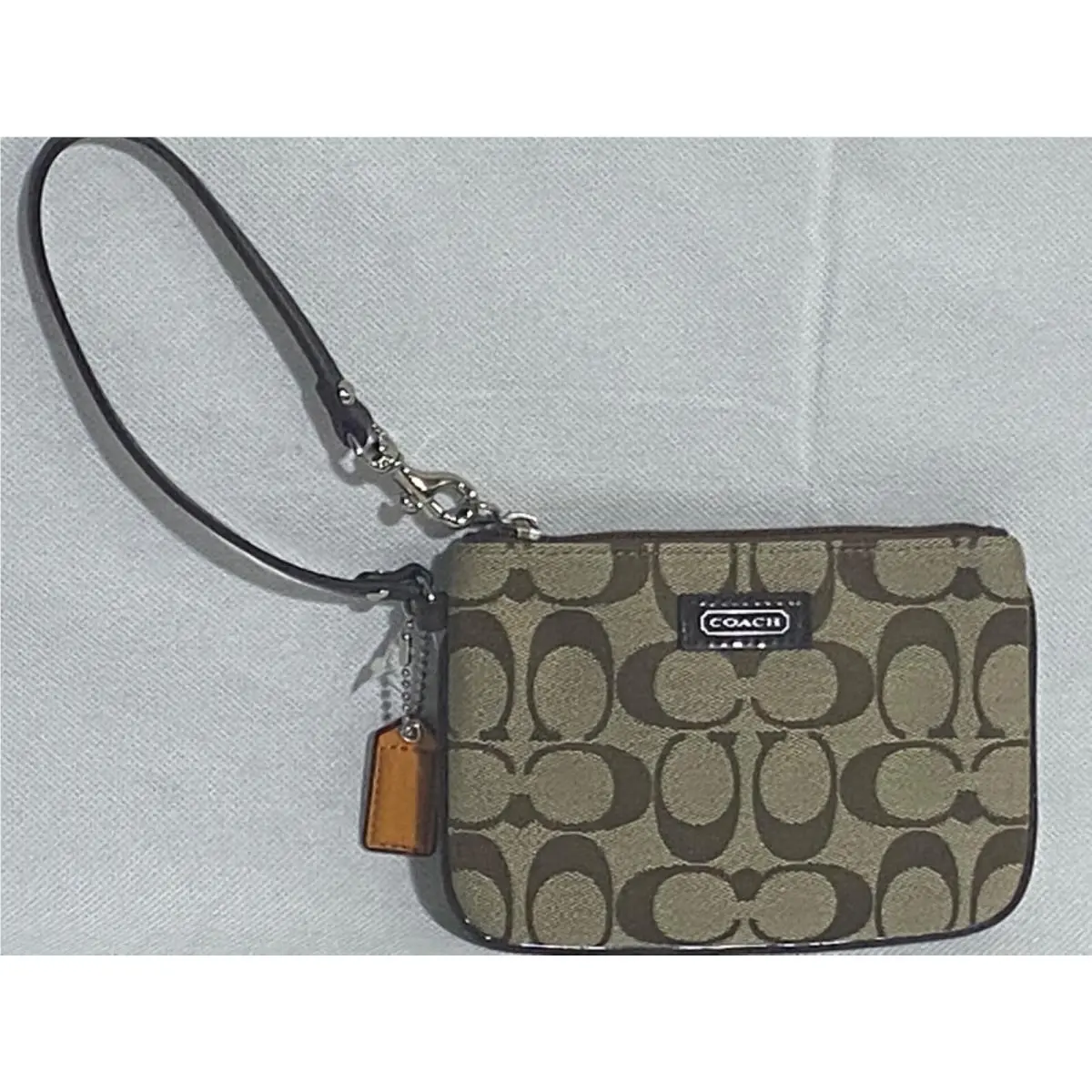 Nwot Coach Wristlet Classic Khaki Signature Jacquard Brass Hardware