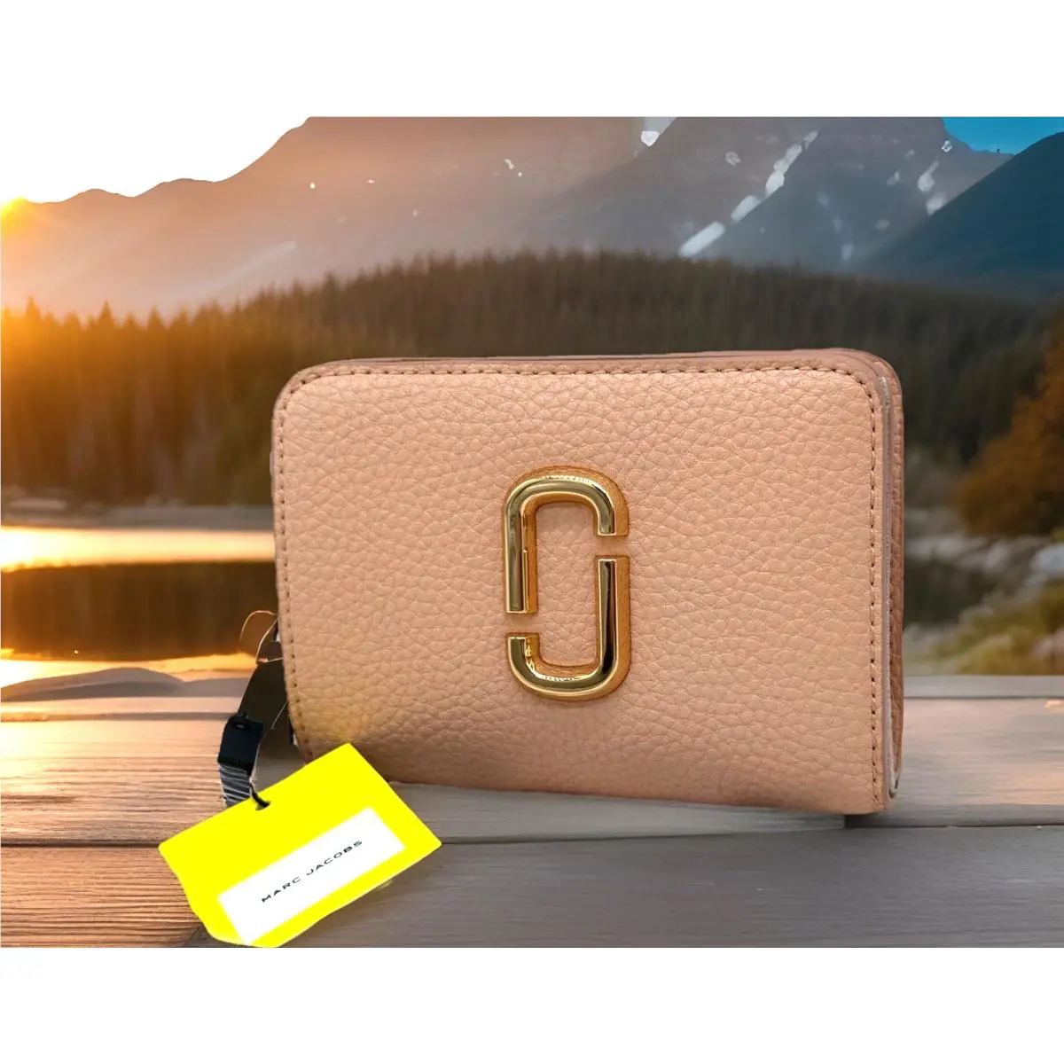 Marc Jacobs The Mini J Marc Compact Pebbled Leather Bifold Wallet-rose