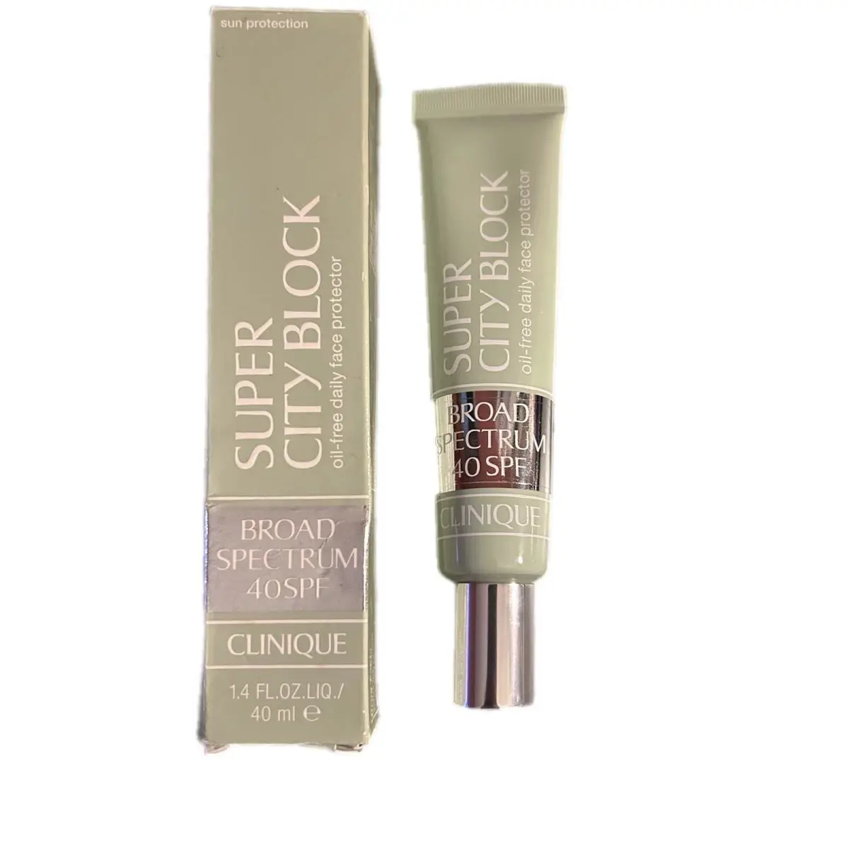 Super City Block Oil-free Daily Face Protector Spf 40 by Clinique