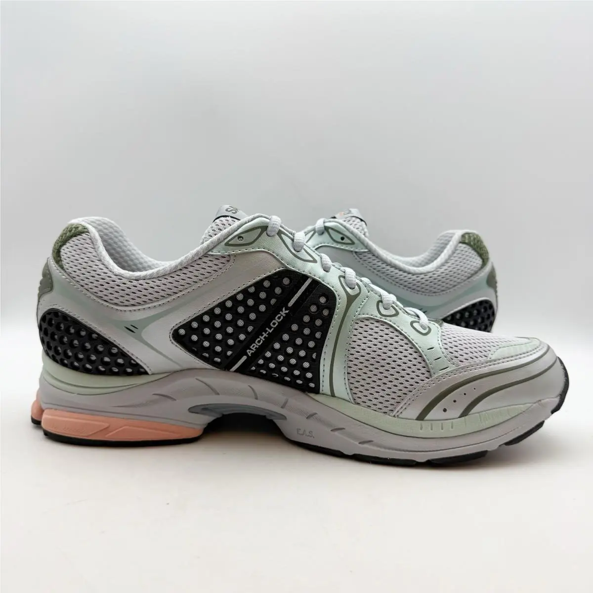 Saucony shoes - Gray (UPC: 195020052136) 1