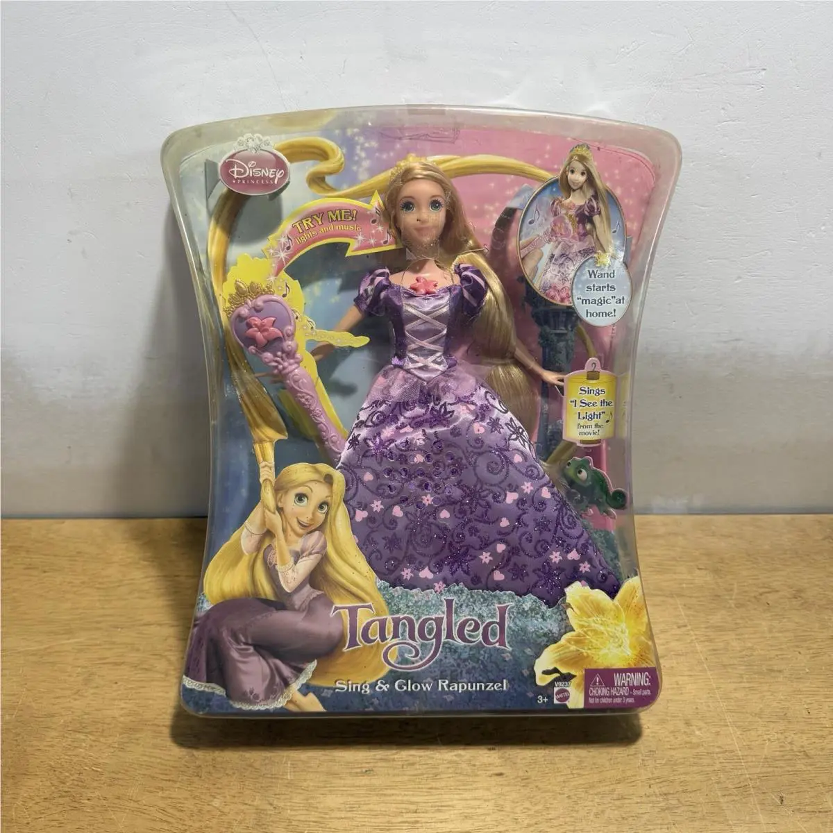 Disney Princess Sing Glow Rapunzel Light-up Doll 2010 Mattel Barbie