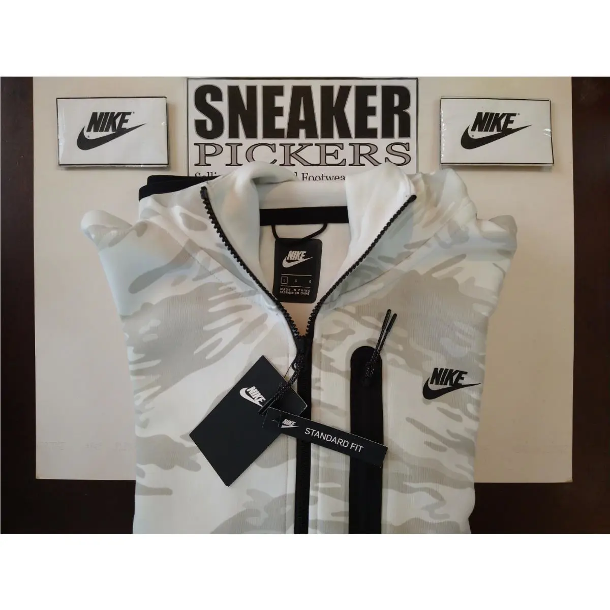 Nike clothing - NSW Tech - NSW Tech - White / Grey - Black (UPC: 194494689565) 1